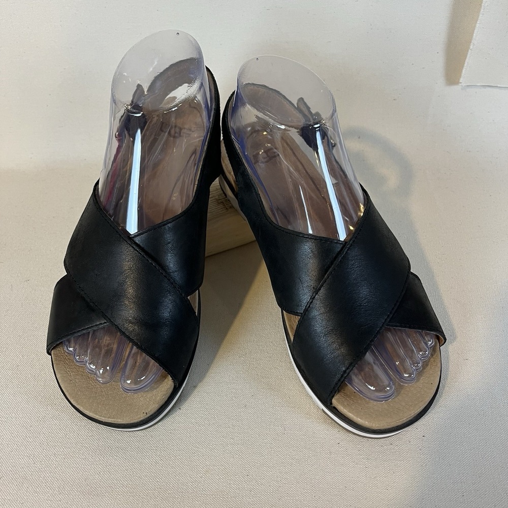 Ugg Kamile Sandals Sling back  Black Women's 6.5‎